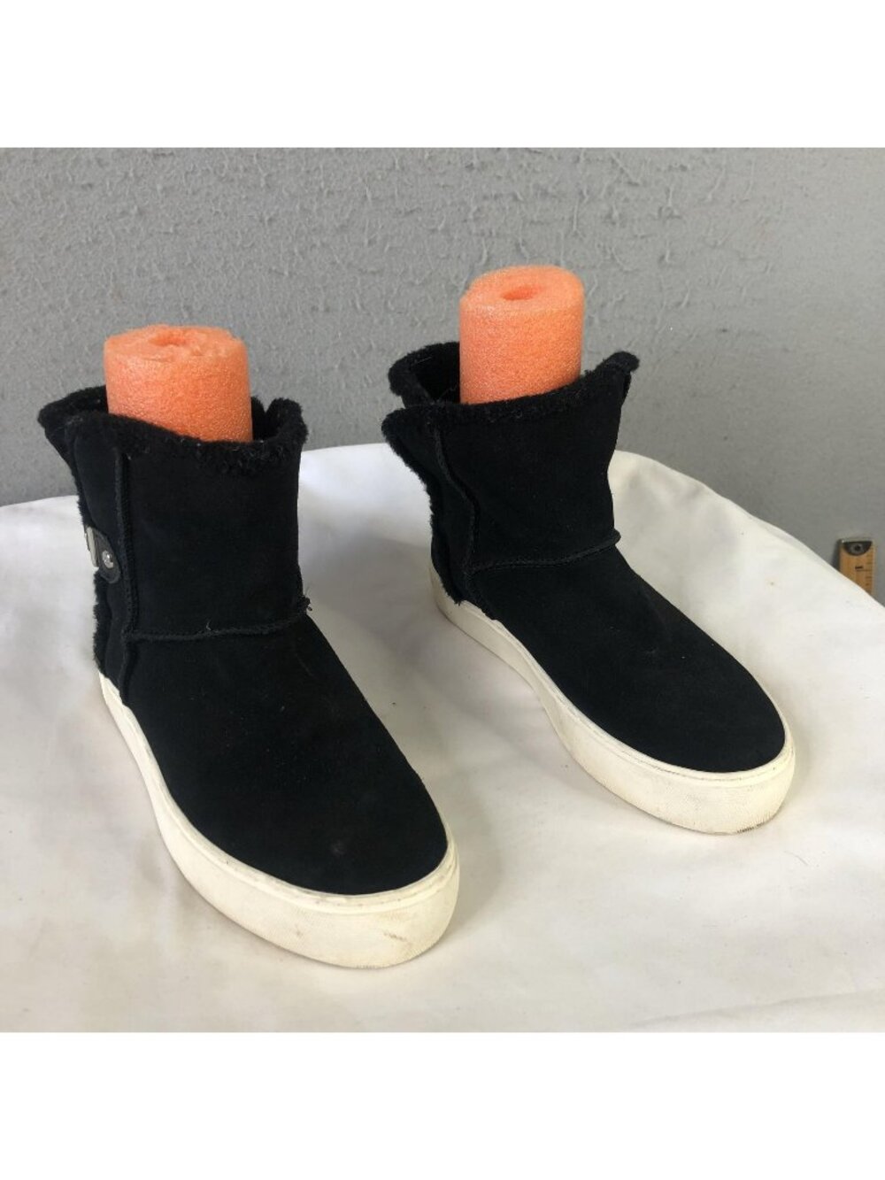 UGG Boots Womens Size 7.5 Black Suede Shearling Ankle Sneaker Booties Wool Lined